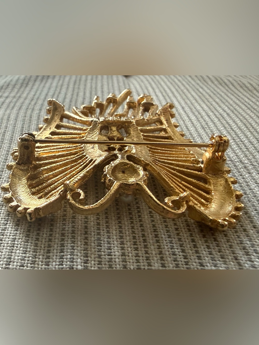 Lisner Butterfly Faux Pearl Cluster & Gold-tone Vintage Brooch - Picture 7 of 11